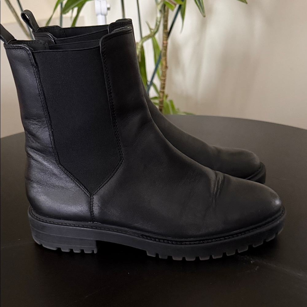 Banana Republic Black Leather Chelsea Boots. Women’s Sz 8 - Picture 3 of 8
